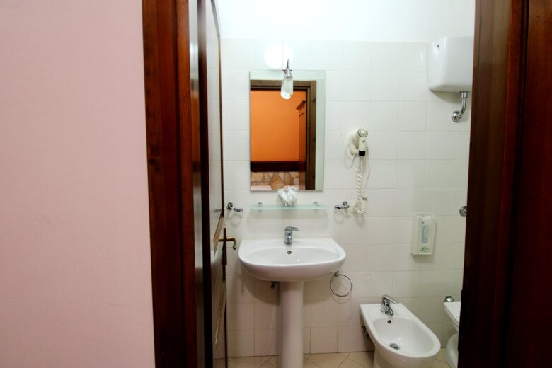 Bagno privato della Camera 101 Pedarreto del Rifugio Fasanelli