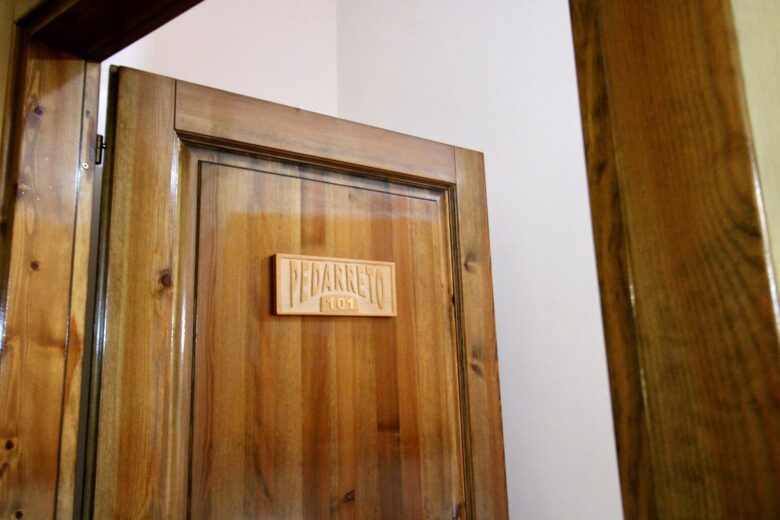 Ingresso e interno della Camera 101 Pedarreto del Rifugio Fasanelli