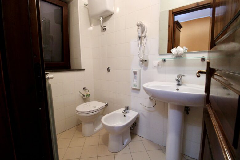 Bagno privato della Camera 102 Coppola di Paola
