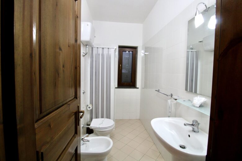 Bagno privato della Camera 109 Iermite